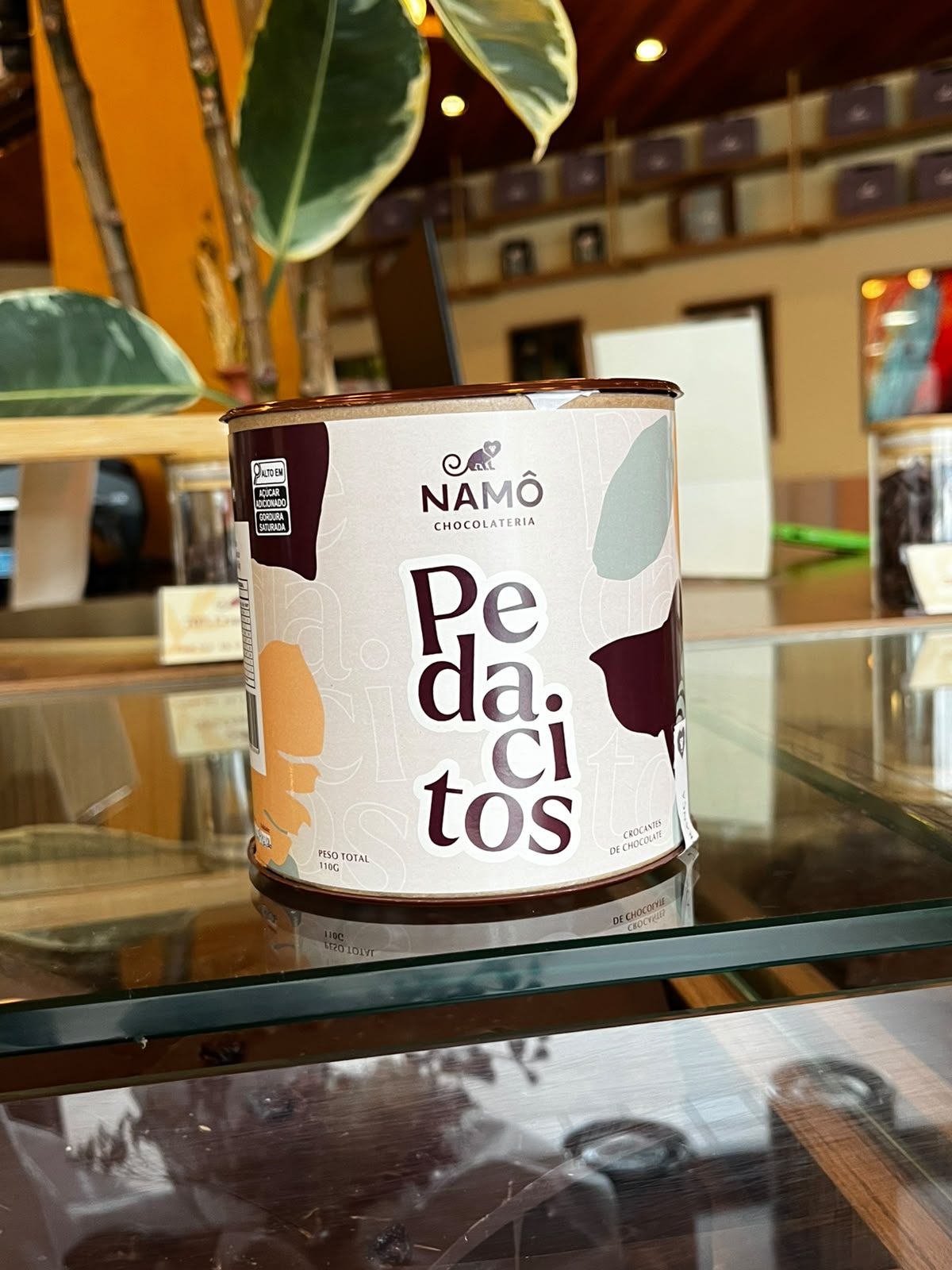 LATA DE PEDACITOS COM CHOCOLATE - 110G